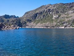 Jezioro Estany Primer De Juclar w Pirenejach w Andorze