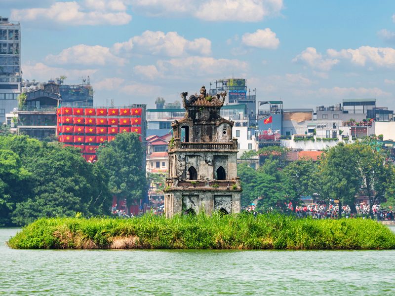 Jezioro Hoàn Kiếm w Hanoi