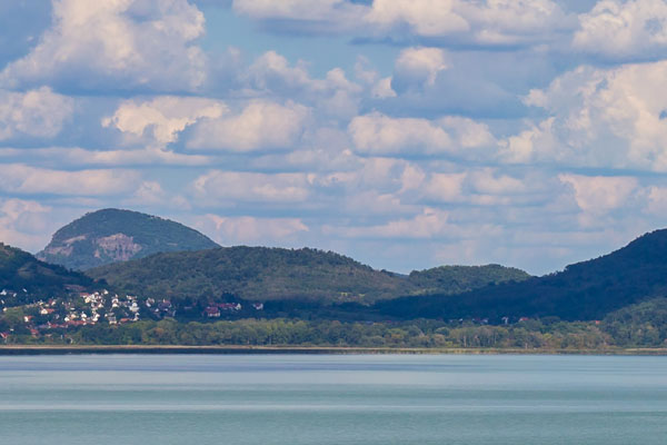 Widok z Balatonu na okolice